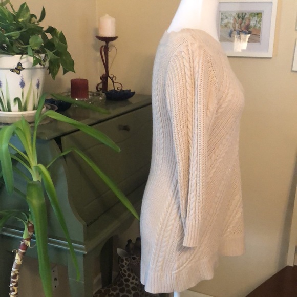 Pink sweater with gold threading - Picture 3 of 4